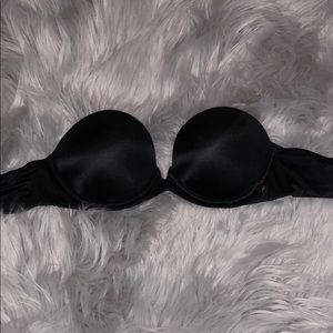 Black Victoria’s Secret bra